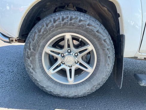 Used 2014 Toyota Tacoma PreRunner w/ SR5 Package RWD image 9