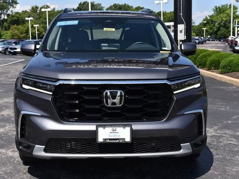 Used 2025 Honda Pilot Touring image 4