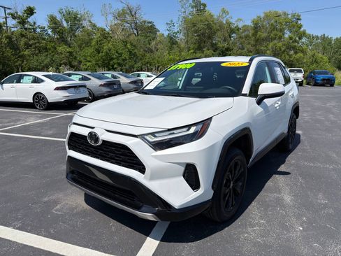 Used 2025 Toyota RAV4 SE AWD/4WD image 2