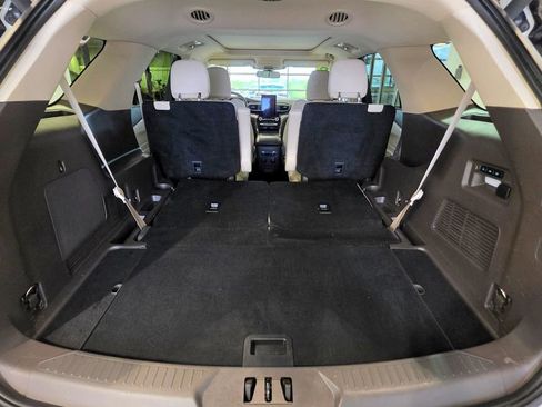 Used 2023 Ford Explorer Platinum w/ Technology Package AWD/4WD image 14