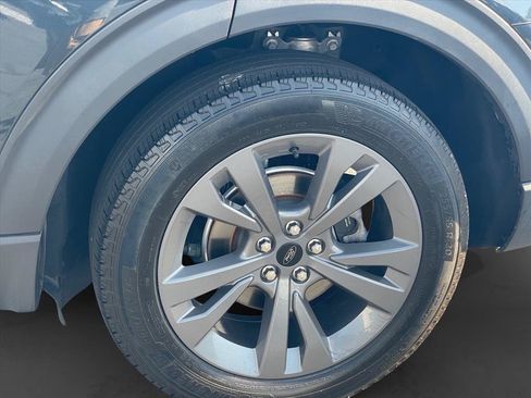 Used 2023 Ford Explorer XLT w/ Equipment Group 202A AWD/4WD image 30
