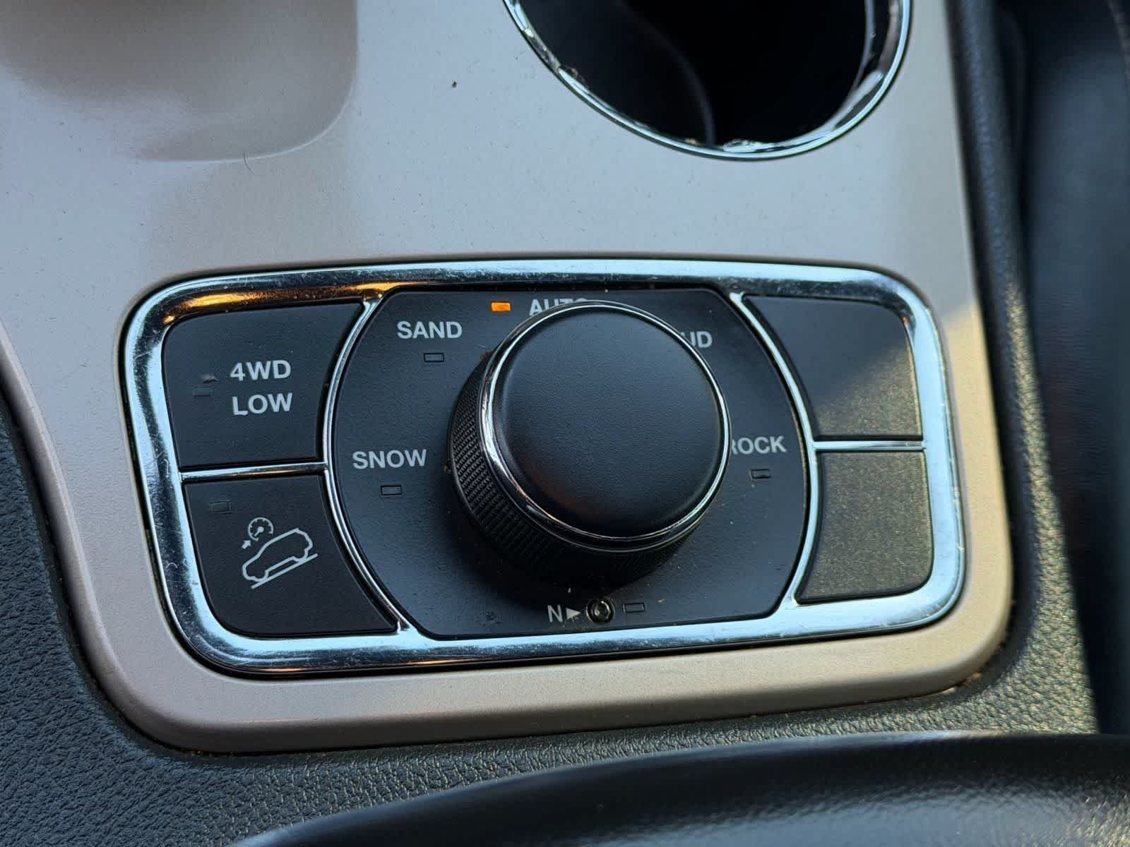 Used 2015 Jeep Grand Cherokee Limited AWD/4WD image 30