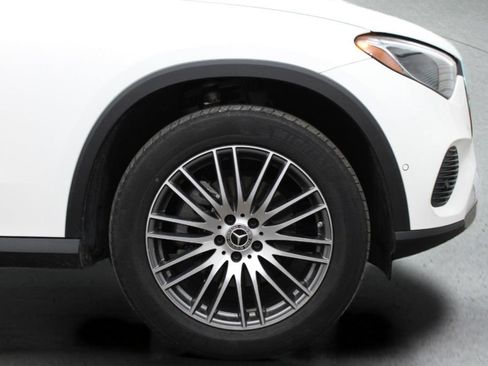 Used 2025 Mercedes-Benz GLC 300 image 14
