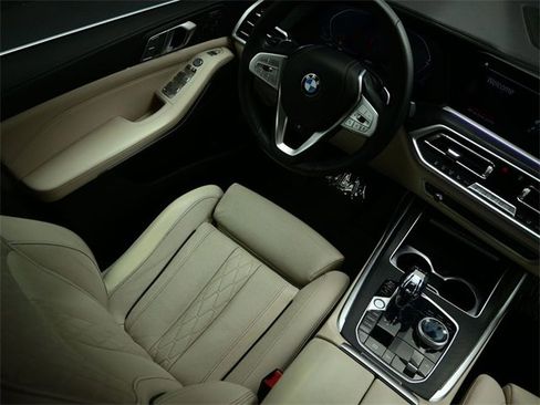 Used 2022 BMW X7 xDrive40i w/ Executive Package image 9