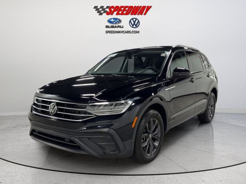 Certified 2024 Volkswagen Tiguan SE AWD/4WD image 12