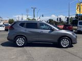 Used 2019 Nissan Rogue SV image 2