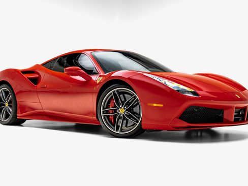 Used 2018 Ferrari 488 GTB RWD image 14