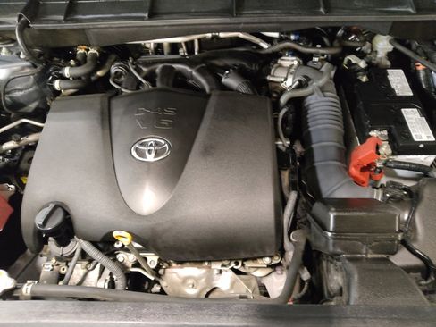 Used 2022 Toyota Highlander LE FWD image 30