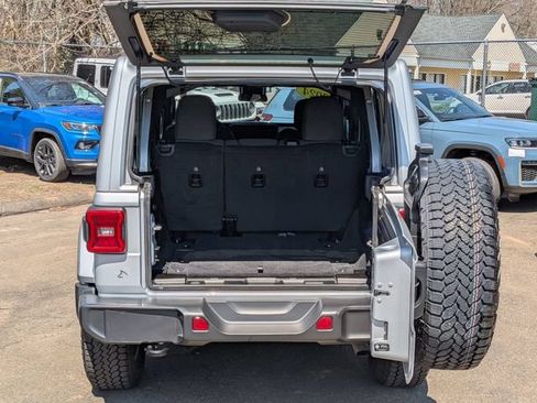 Used 2024 Jeep Wrangler Unlimited Sahara AWD/4WD image 27