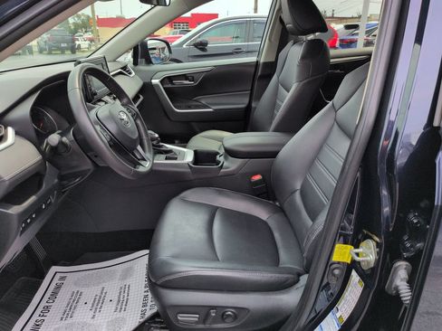 Certified 2022 Toyota RAV4 XLE Premium AWD/4WD image 9