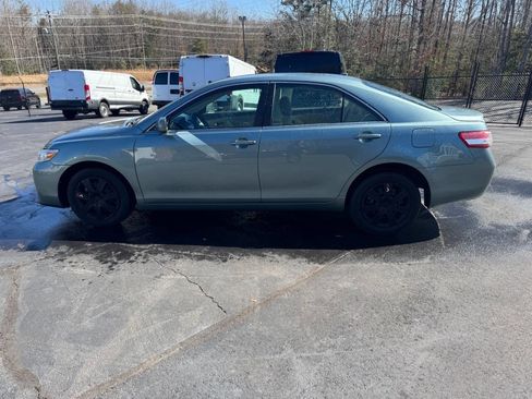 Used 2011 Toyota Camry LE image 2