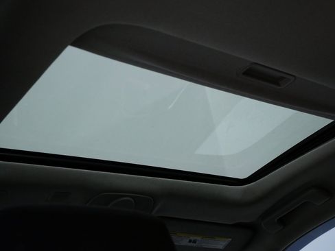 Used 2017 Chevrolet Equinox LT w/ Convenience Package image 4