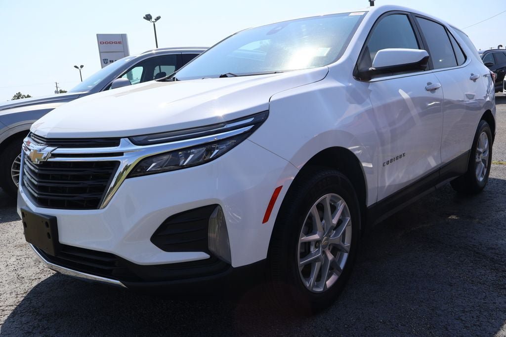 Used 2023 Chevrolet Equinox LT AWD/4WD image 2