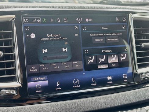 Used 2023 Chrysler Pacifica Touring-L FWD image 14
