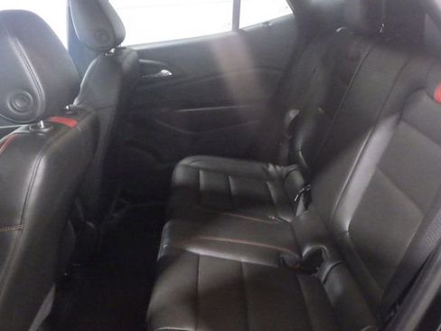 Used 2025 Chevrolet Trax RS w/ Sunroof Package image 7