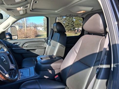 Used 2013 GMC Sierra 2500 Denali w/ Suspension Package, Off-Road image 16