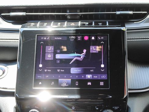 Used 2025 Jeep Grand Cherokee Altitude RWD image 17