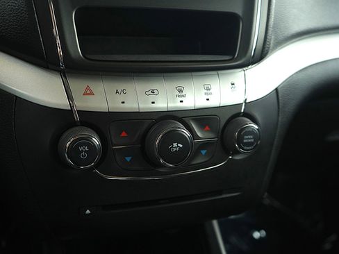Used 2014 Dodge Journey SXT image 21