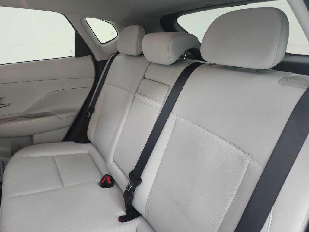 Used 2025 Hyundai Kona SEL FWD image 32