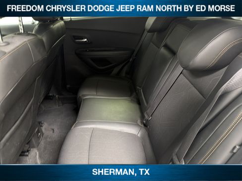 Used 2019 Chevrolet Trax LT w/ LT Convenience Package FWD image 8