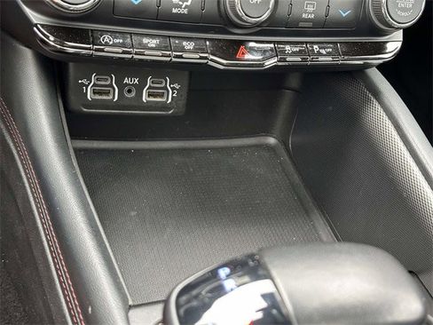 Used 2024 Dodge Durango GT image 12