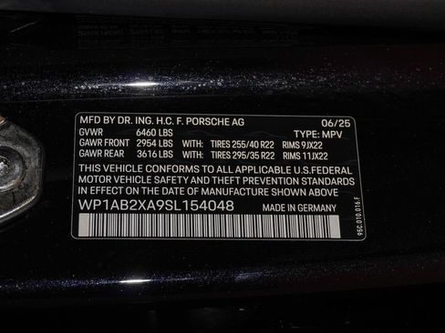 Certified 2025 Porsche Macan 4S Electric AWD/4WD image 31