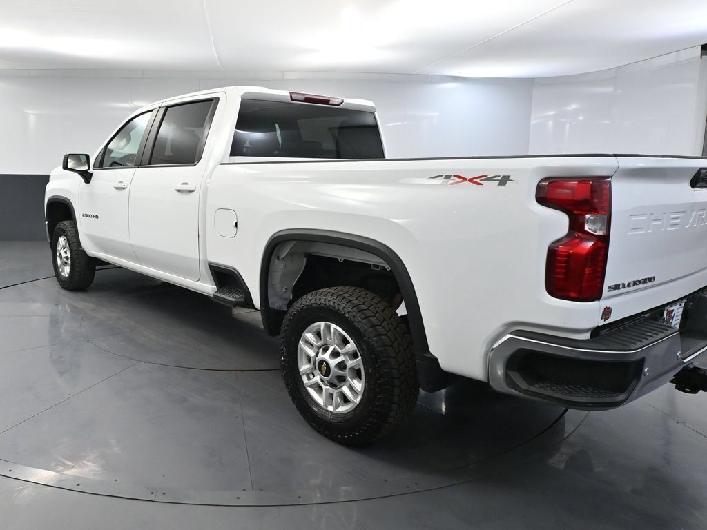 Used 2022 Chevrolet Silverado 2500 LT AWD/4WD image 6