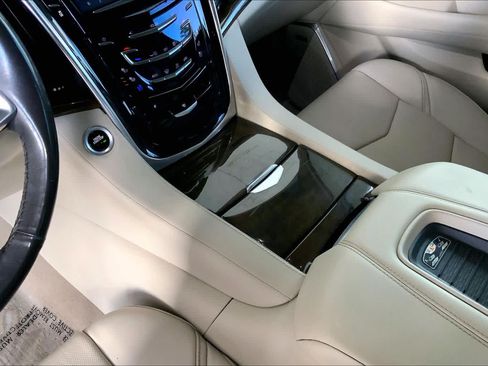Used 2018 Cadillac Escalade Luxury AWD/4WD image 17