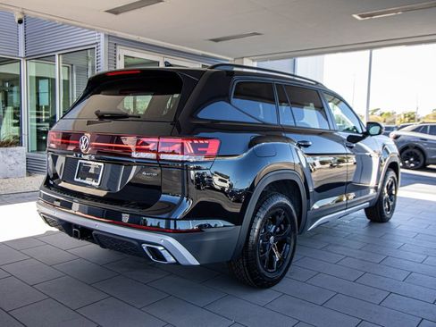 New 2026 Volkswagen Atlas Peak Edition image 2