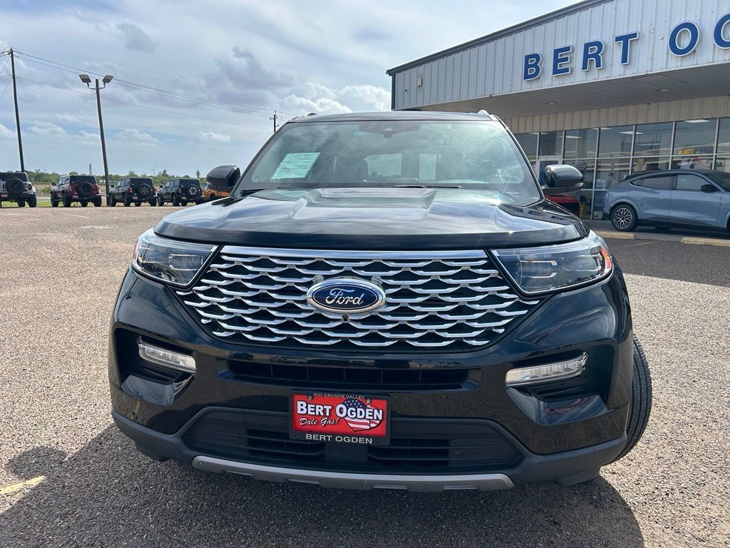 Used 2023 Ford Explorer Platinum w/ Equipment Group 601A RWD image 2