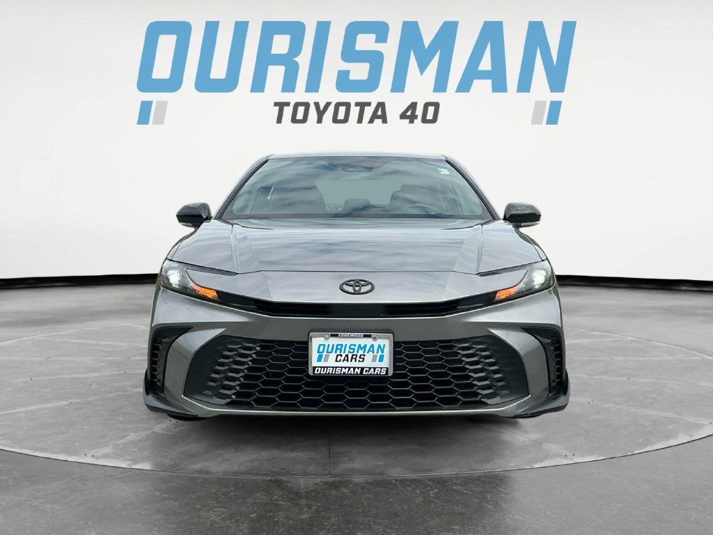 Used 2025 Toyota Camry SE FWD image 2
