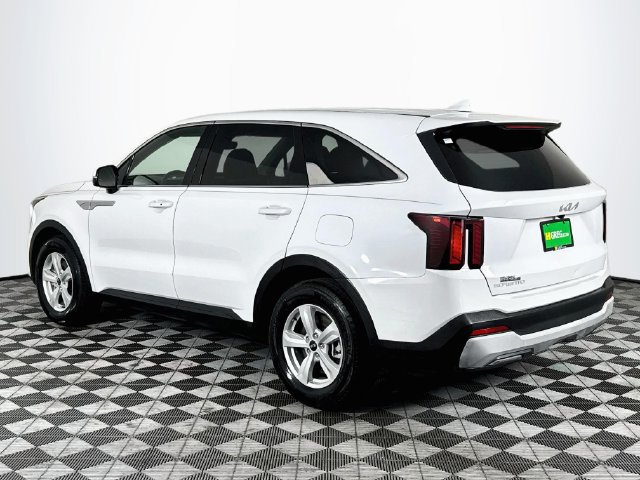 Used 2024 Kia Sorento LX FWD image 6