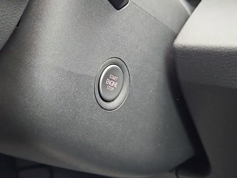 New 2026 Volkswagen ID.4 Pro image 17