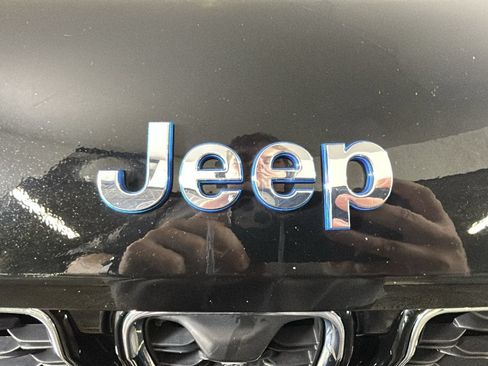Used 2023 Jeep Grand Cherokee 4WD 4xe w/ Luxury Tech Group II image 10