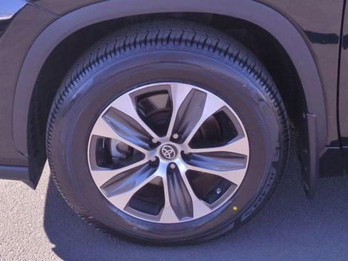 Used 2023 Toyota Highlander XLE image 10