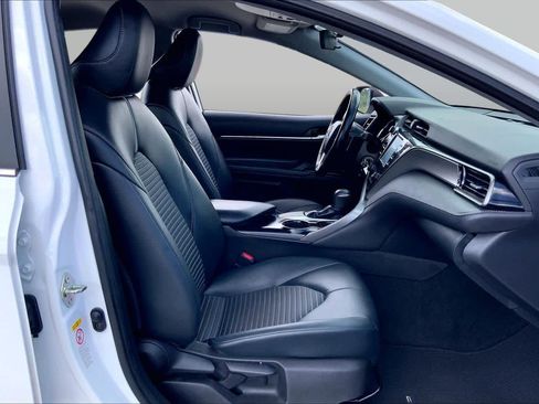 Used 2019 Toyota Camry SE FWD image 9