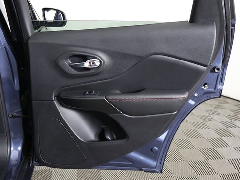 Used 2019 Jeep Cherokee Trailhawk w/ Cold Weather Group image 23