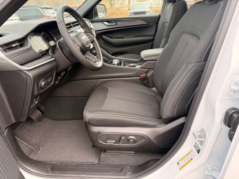 New 2025 Jeep Grand Cherokee Laredo X image 7