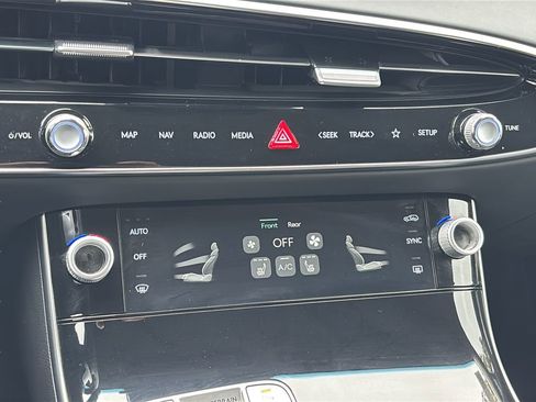 Certified 2026 Genesis GV70 2.5T AWD/4WD image 32