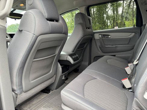 Used 2014 Chevrolet Traverse LS FWD image 18