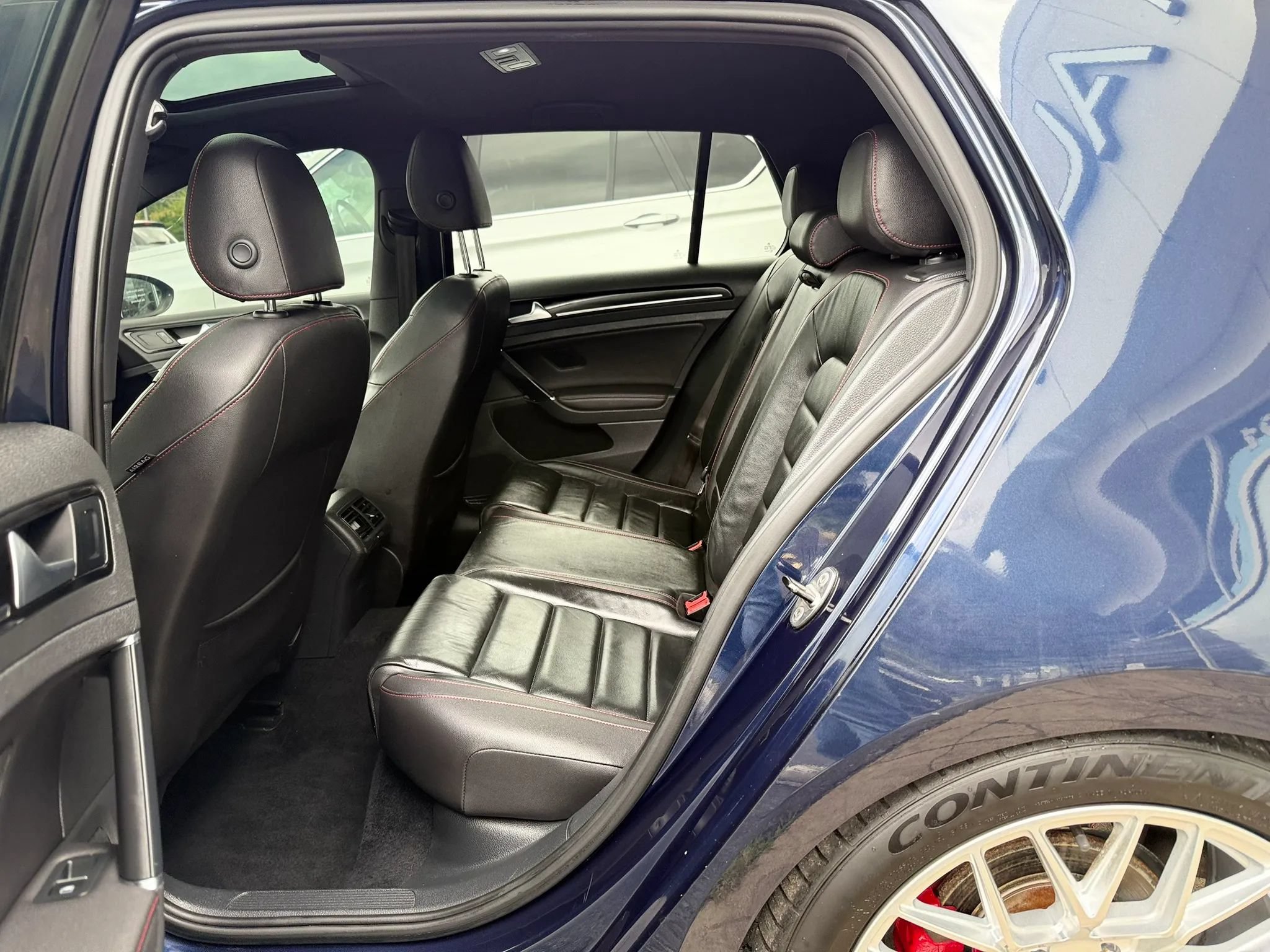 Used 2015 Volkswagen GTI SE FWD image 28