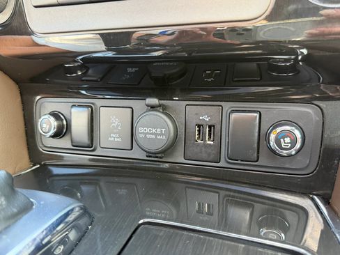 Used 2020 Nissan Armada Platinum w/ Platinum Reserve Package RWD image 44