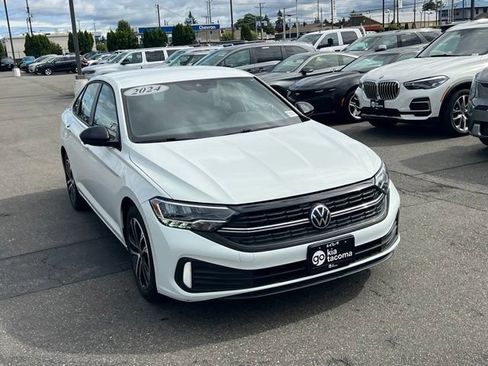 Used 2024 Volkswagen Jetta Sport FWD image 5