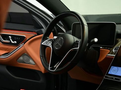 Used 2023 Mercedes-Benz S 580 4MATIC Sedan w/ AMG Line image 39