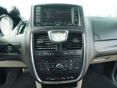 Used 2013 Chrysler Town & Country Touring-L w/ Driver Convenience Group image 30