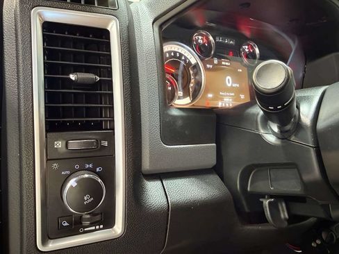 Used 2019 RAM 1500 Classic SLT w/ SLT Plus D←cor Group AWD/4WD image 34