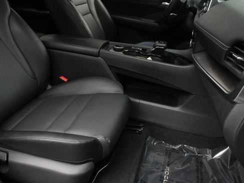 Used 2024 Nissan Rogue SV w/ SV Premium Package AWD/4WD image 29