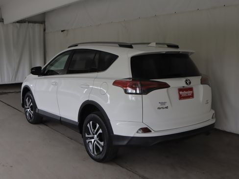Used 2018 Toyota RAV4 LE w/ All Weather Liner Package AWD/4WD image 23