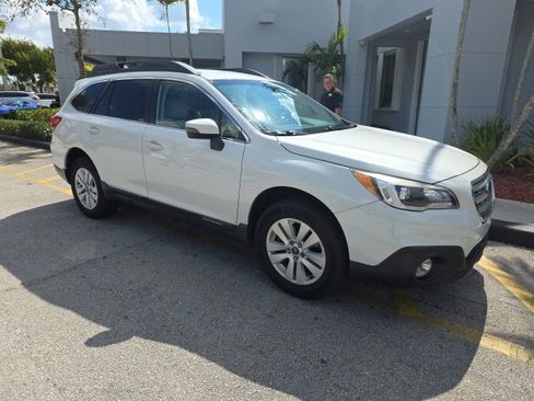Used 2016 Subaru Outback 2.5i Premium image 2