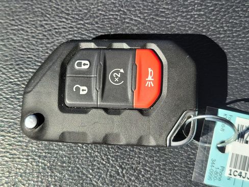 Used 2022 Jeep Wrangler Unlimited Sahara w/ Cold Weather Group image 32